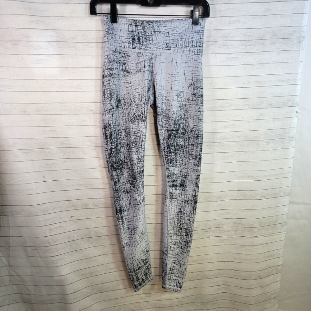 ALO BLACK & WHITE PATTERN LEGGINGS, SZ XS